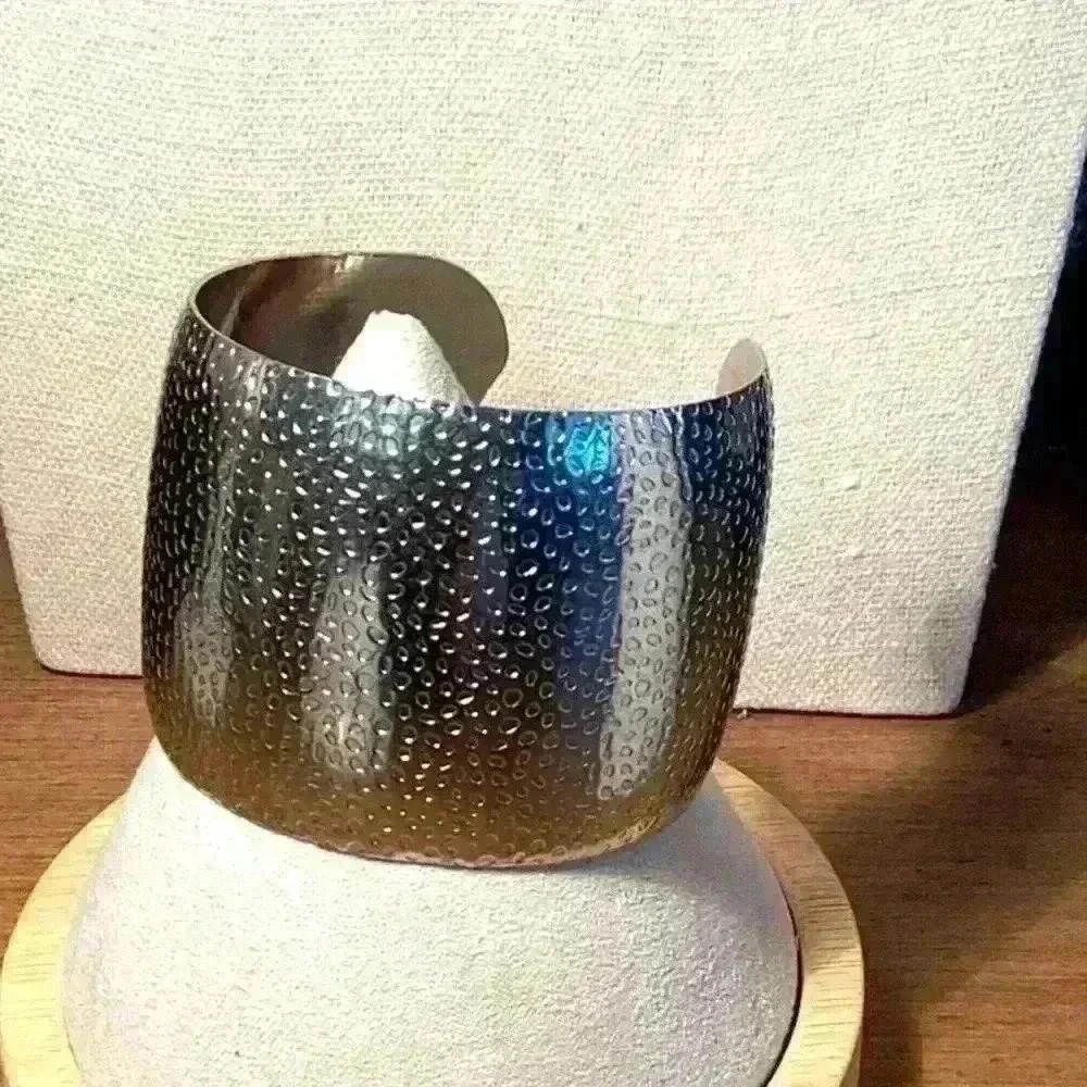 Vintage Silver Adjustable Cuff with Pattern - Picture 2 of 3